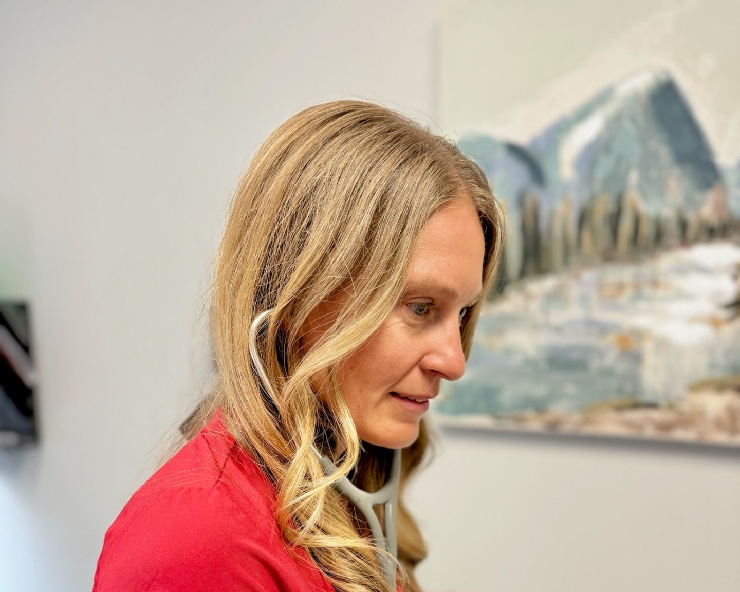Lindsey Forstie, FNP caring for a patient at Carefree Allergy, Asthma & Wellness